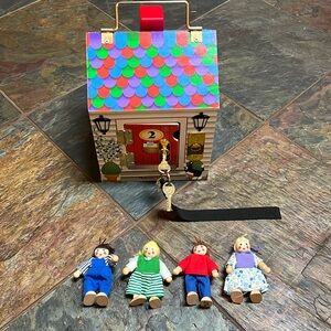 Melissa & Doug Take-Along Wooden Doorbell Dollhouse